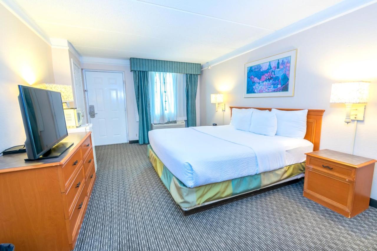 King Room - Smoking  at La Quinta Inn by Wyndham Clute Lake Jackson