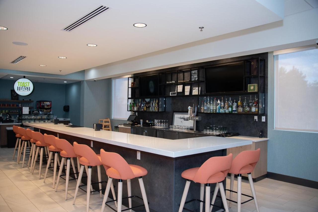  | Holiday Inn Hotel And Suites Fayetteville W-Fort Bragg Area, an IHG Hotel