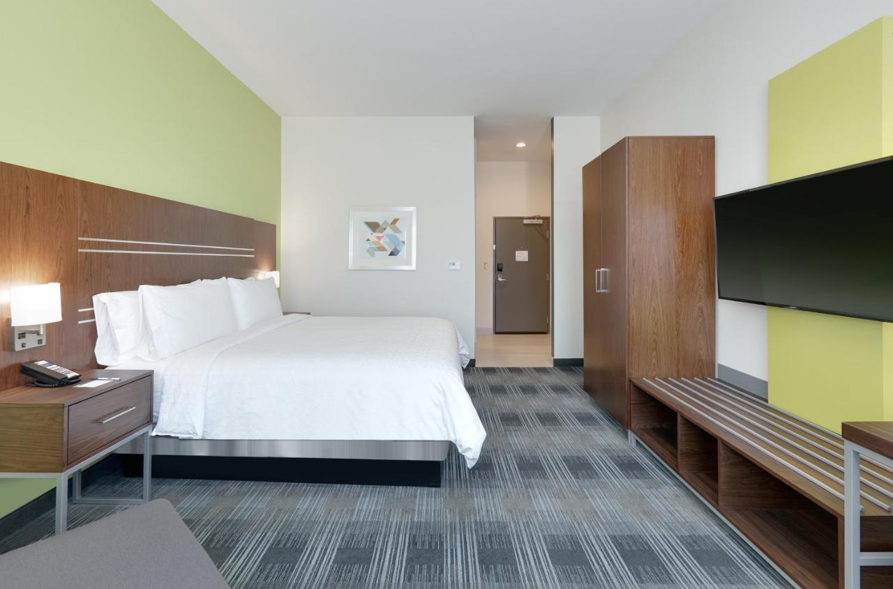  | Holiday Inn Express & Suites Farmers Branch