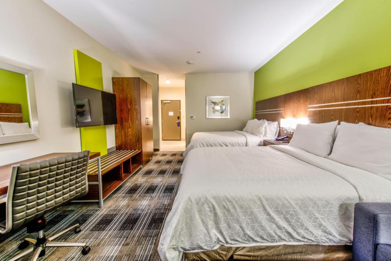  | Holiday Inn Express & Suites Farmers Branch