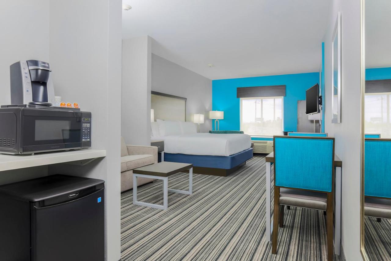 King Suite - Non-Smoking at Holiday Inn Express & Suites Houston - Hobby Airport Area by IHG