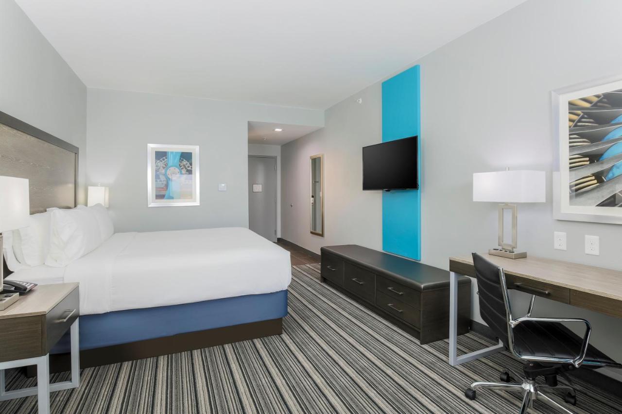 King Room - Hearing Accessible - Non-Smoking at Holiday Inn Express & Suites Houston - Hobby Airport Area by IHG