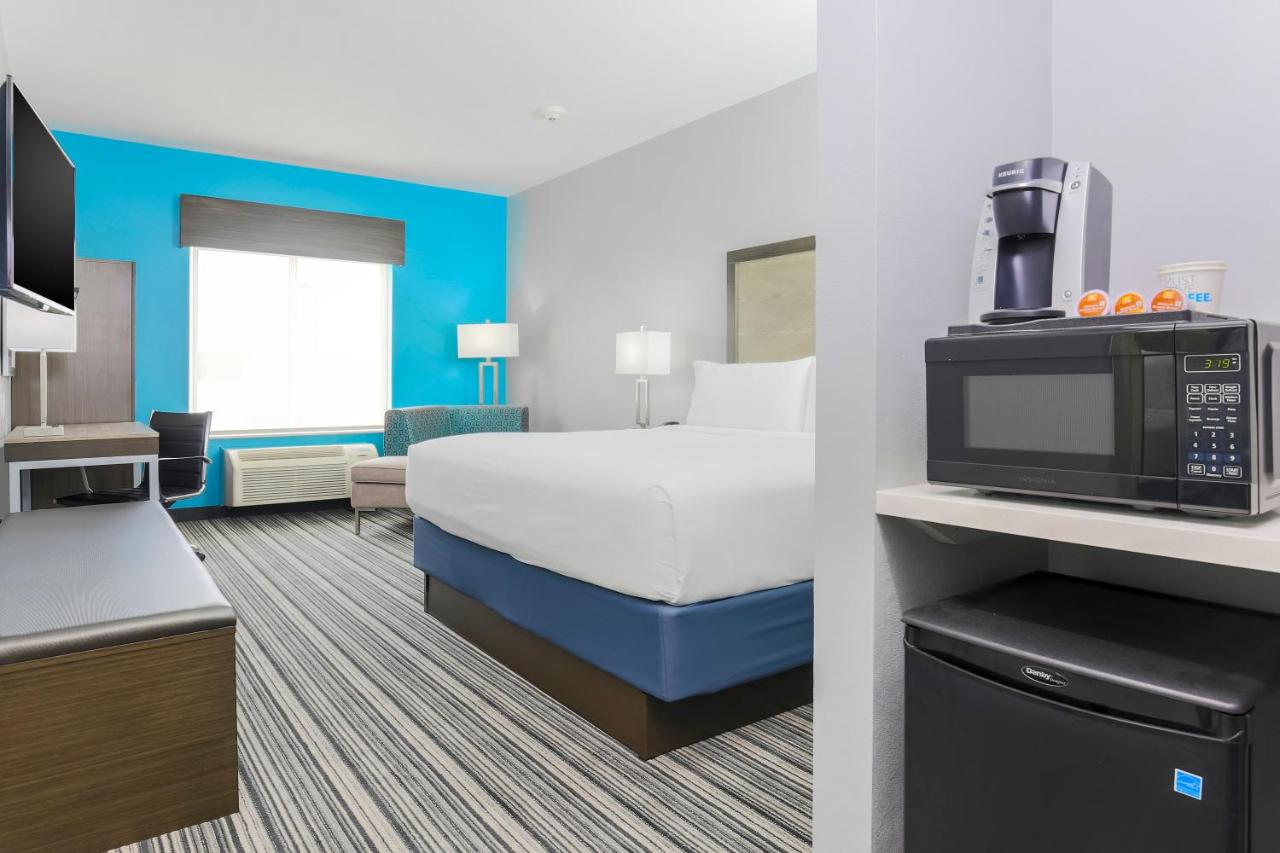 King Room - Hearing Accessible - Non-Smoking at Holiday Inn Express & Suites Houston - Hobby Airport Area by IHG