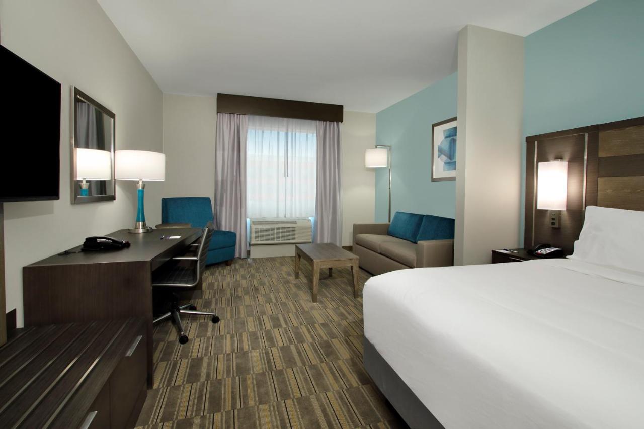 King Suite - Non-Smoking at Holiday Inn Express & Suites Lake Charles South Casino Area by IHG