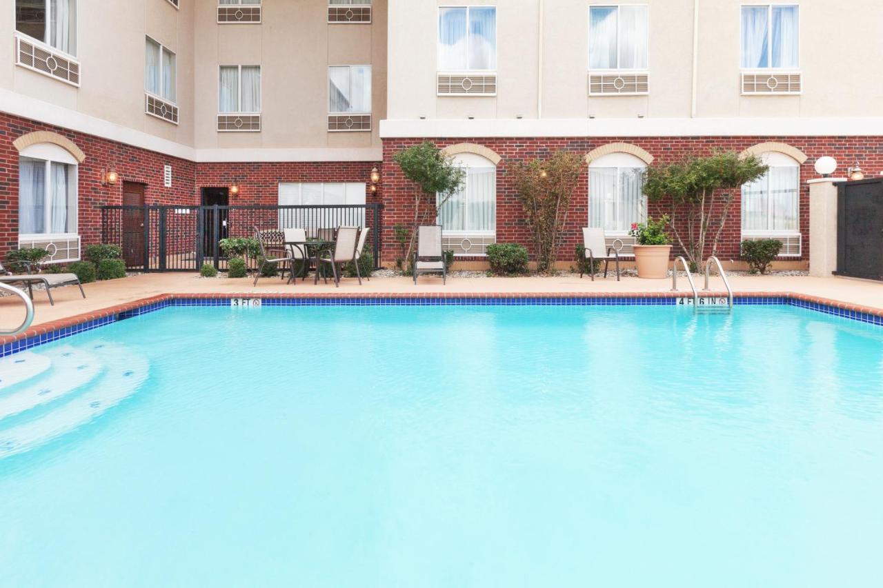 | Holiday Inn Express And Suites