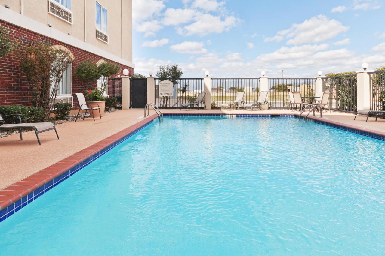 | Holiday Inn Express And Suites