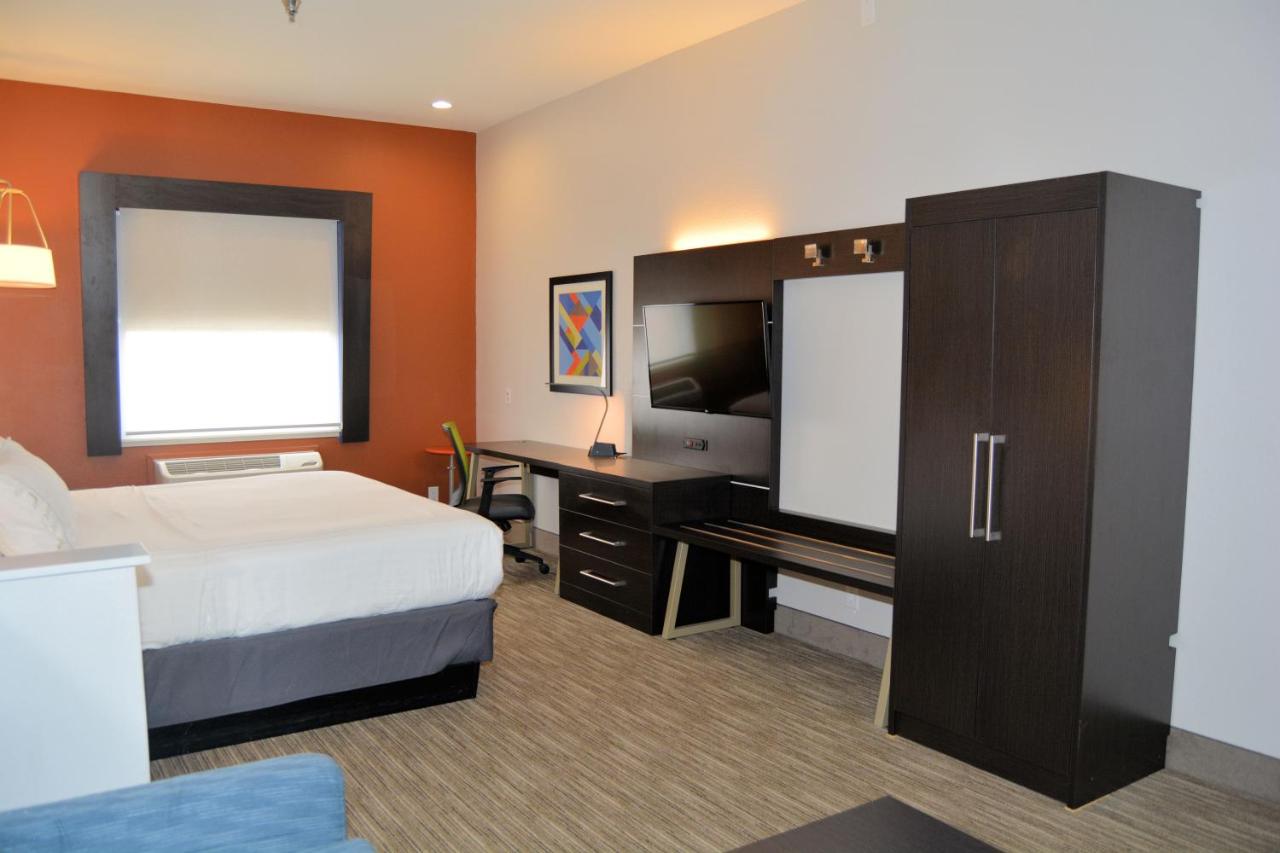 | Holiday Inn Express And Suites