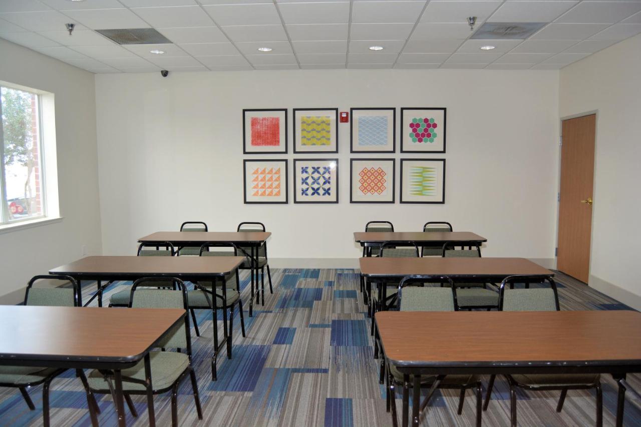 | Holiday Inn Express And Suites