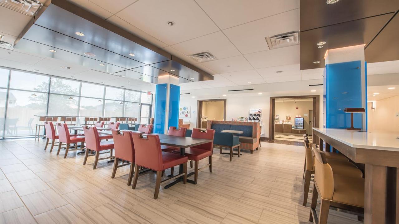 | Holiday Inn Express & Suites-Dripping Springs - Austin Area