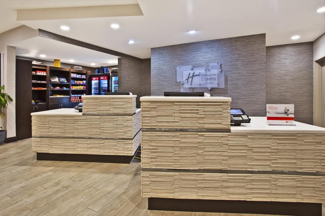| Holiday Inn Express & Suites Ann Arbor West