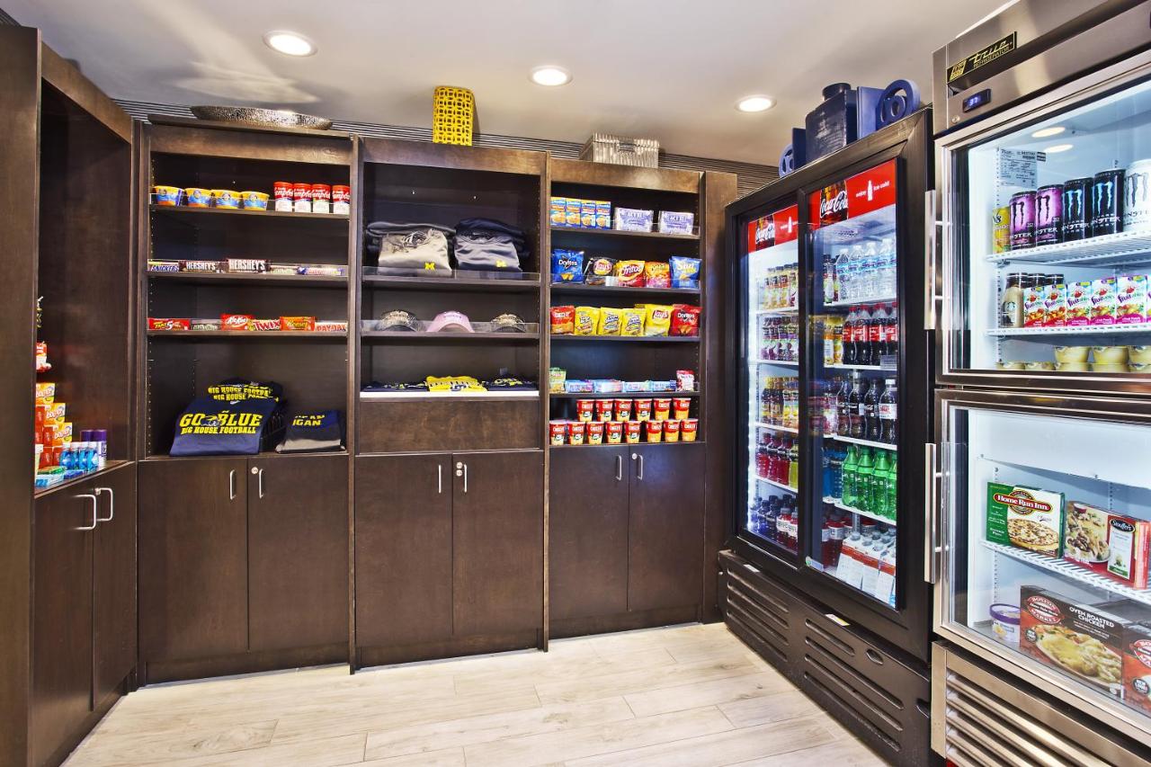 | Holiday Inn Express & Suites Ann Arbor West