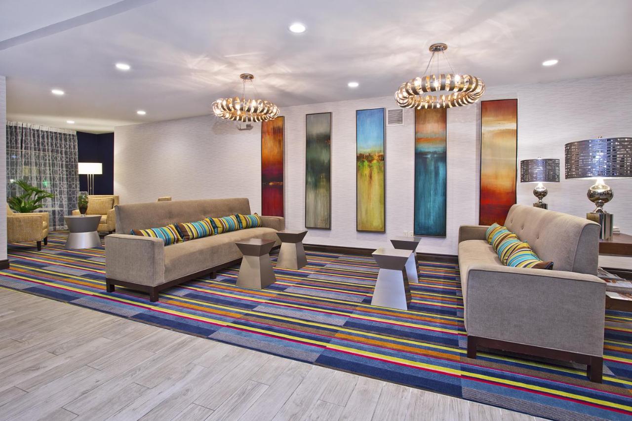 | Holiday Inn Express & Suites Ann Arbor West