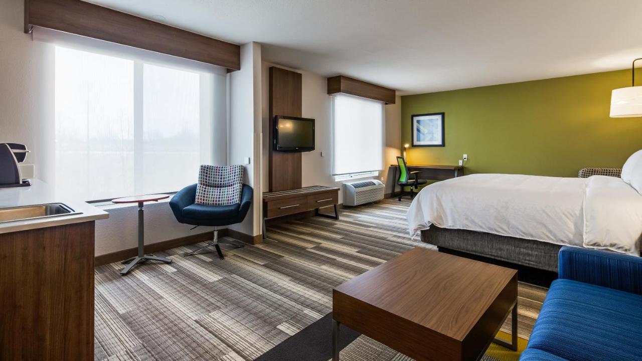  | Holiday Inn Express Hotel & Suites Detroit - Farmington Hills, an IHG Hotel