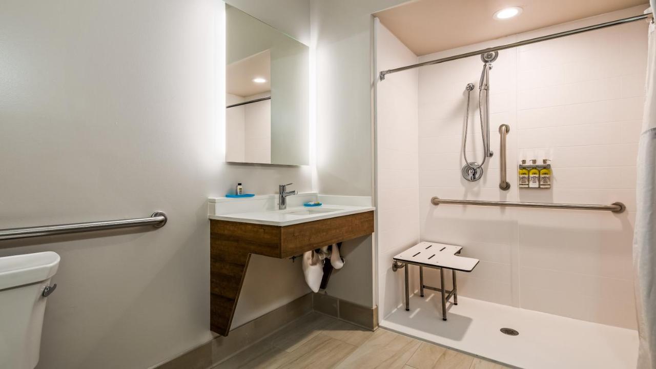  | Holiday Inn Express Hotel & Suites Detroit - Farmington Hills, an IHG Hotel