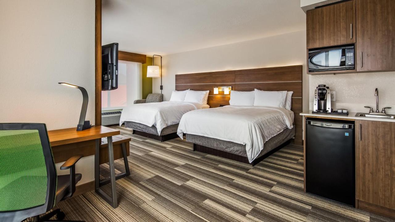  | Holiday Inn Express Hotel & Suites Detroit - Farmington Hills, an IHG Hotel