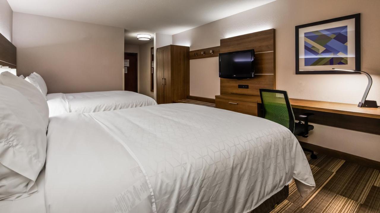  | Holiday Inn Express Hotel & Suites Detroit - Farmington Hills, an IHG Hotel