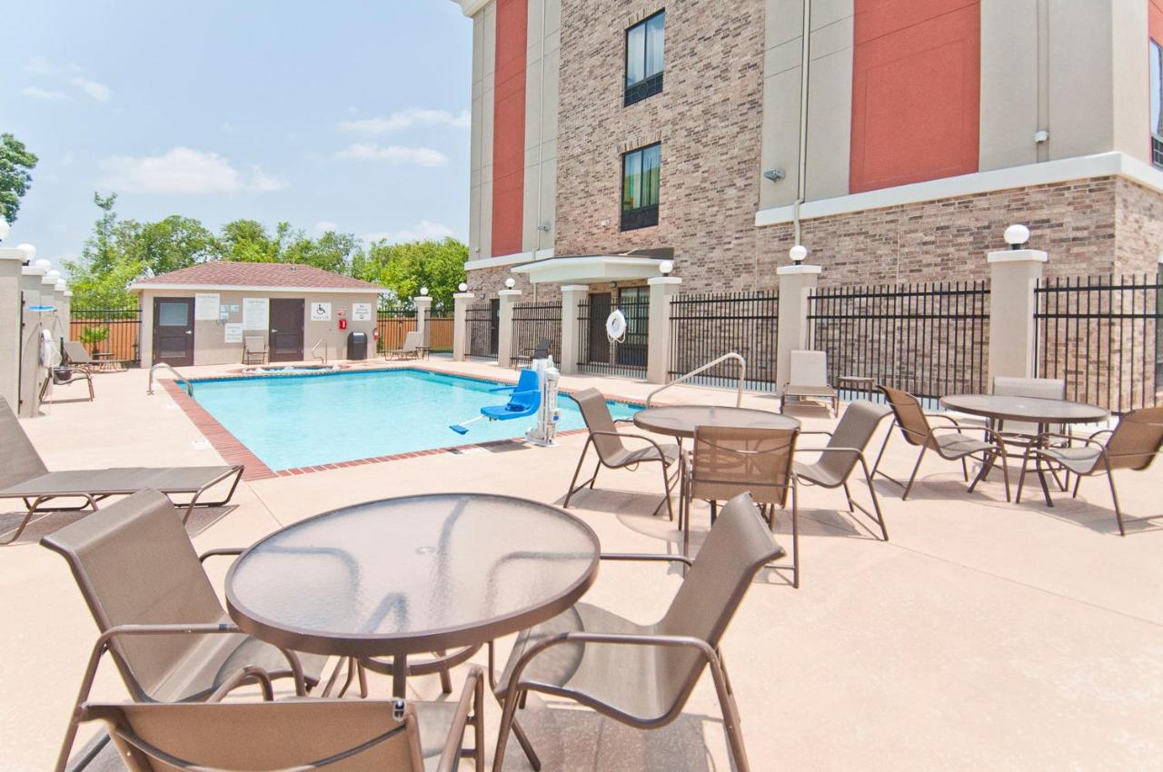  | Holiday Inn Express & Suites San Antonio SE By At&t Center