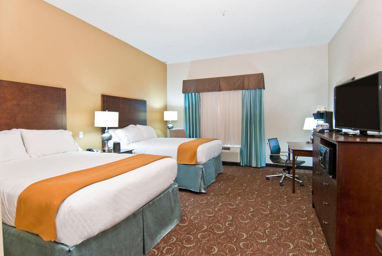 Twin Room - Mobility Access at Holiday Inn Express & Suites San Antonio - Frost Bank Ctr