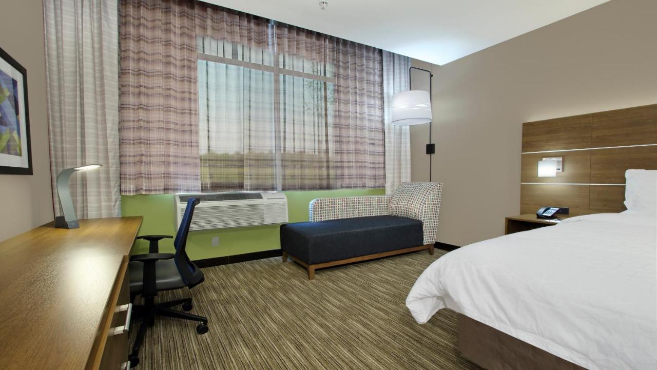  | Holiday Inn Express & Suites Dallas-Frisco NW Toyota Stdm