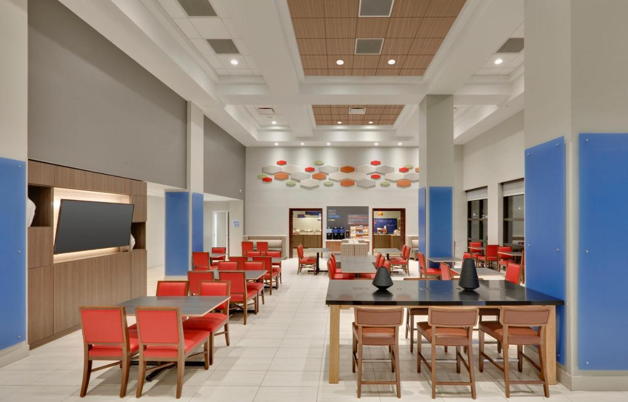 | Holiday Inn Express Hotel & Suites - Irving Convention Center - Las Colinas, an IHG Hotel
