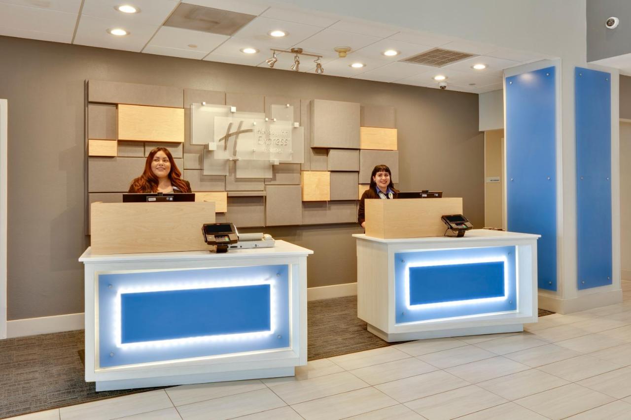 | Holiday Inn Express Hotel & Suites - Irving Convention Center - Las Colinas, an IHG Hotel