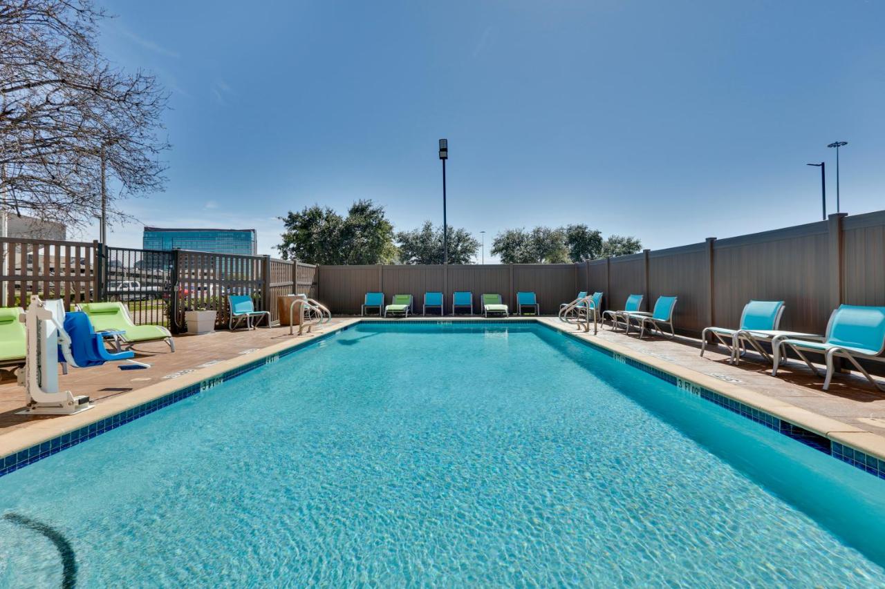 | Holiday Inn Express Hotel & Suites - Irving Convention Center - Las Colinas, an IHG Hotel