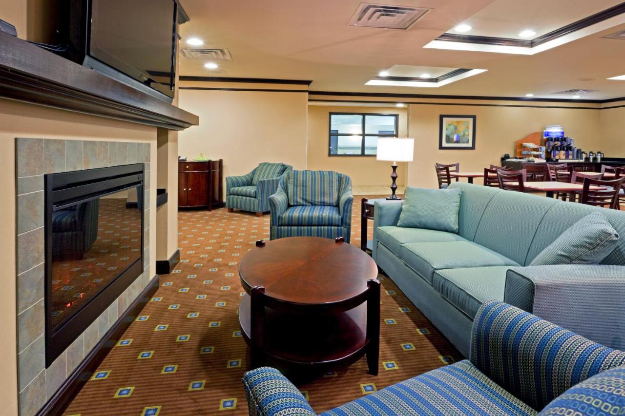 | Holiday Inn Express Hotel & Suites Syracuse North Airport Area, an IHG Hotel