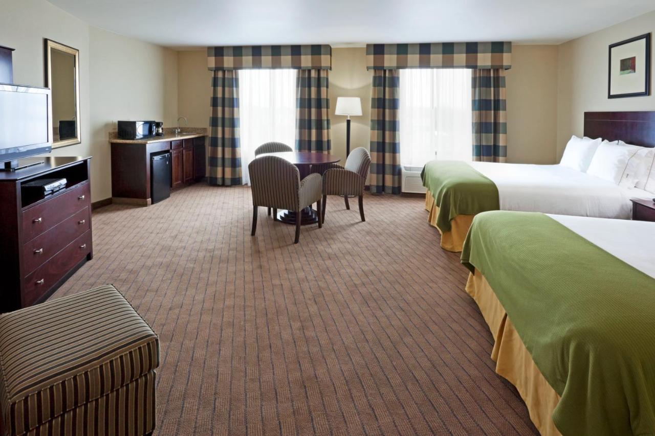 | Holiday Inn Express Hotel & Suites Syracuse North Airport Area, an IHG Hotel