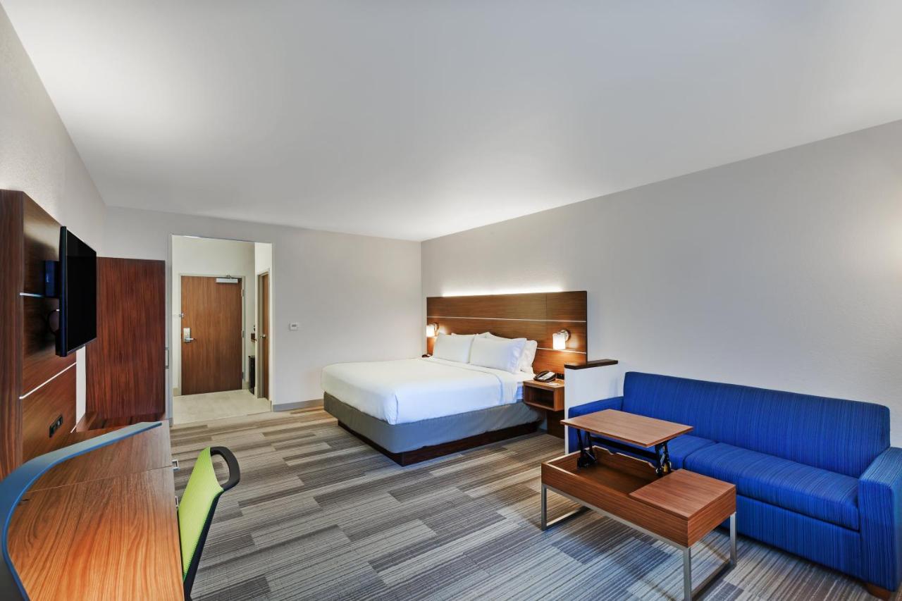 King Suite at Holiday Inn Express Hotel & Suites Dallas Lewisville by IHG