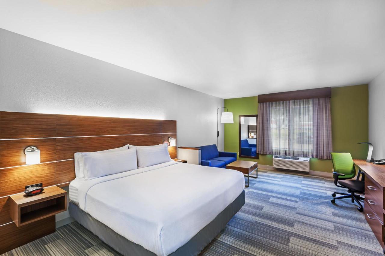 King Suite at Holiday Inn Express Hotel & Suites Dallas Lewisville by IHG
