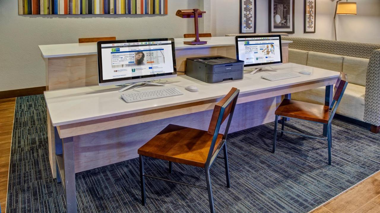 | Holiday Inn Express Hotel and Suites Corsicana I-45, an IHG Hotel