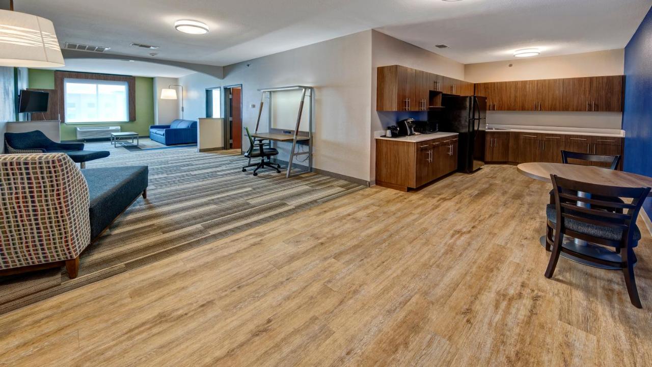 | Holiday Inn Express Hotel and Suites Corsicana I-45, an IHG Hotel