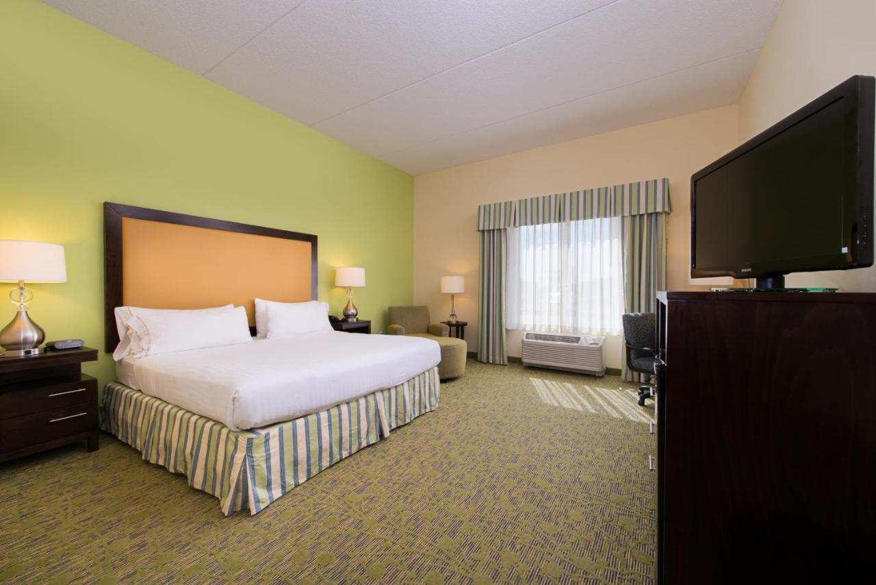 King Room - Mobility Access/Hearing Accessible at Holiday Inn Express Hotel and Suites Scranton by IHG
