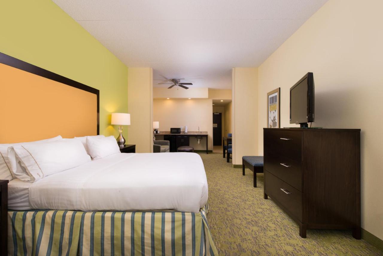 Suite - Mobility Access/Hearing Accessible at Holiday Inn Express Hotel and Suites Scranton by IHG