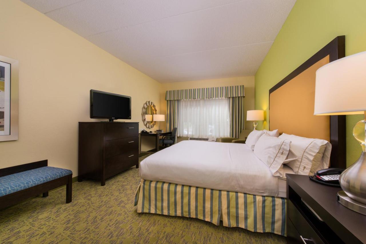 King Suite - Non-Smoking at Holiday Inn Express Hotel and Suites Scranton by IHG