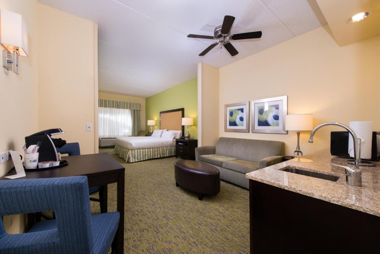 Suite - Mobility Access/Hearing Accessible at Holiday Inn Express Hotel and Suites Scranton by IHG