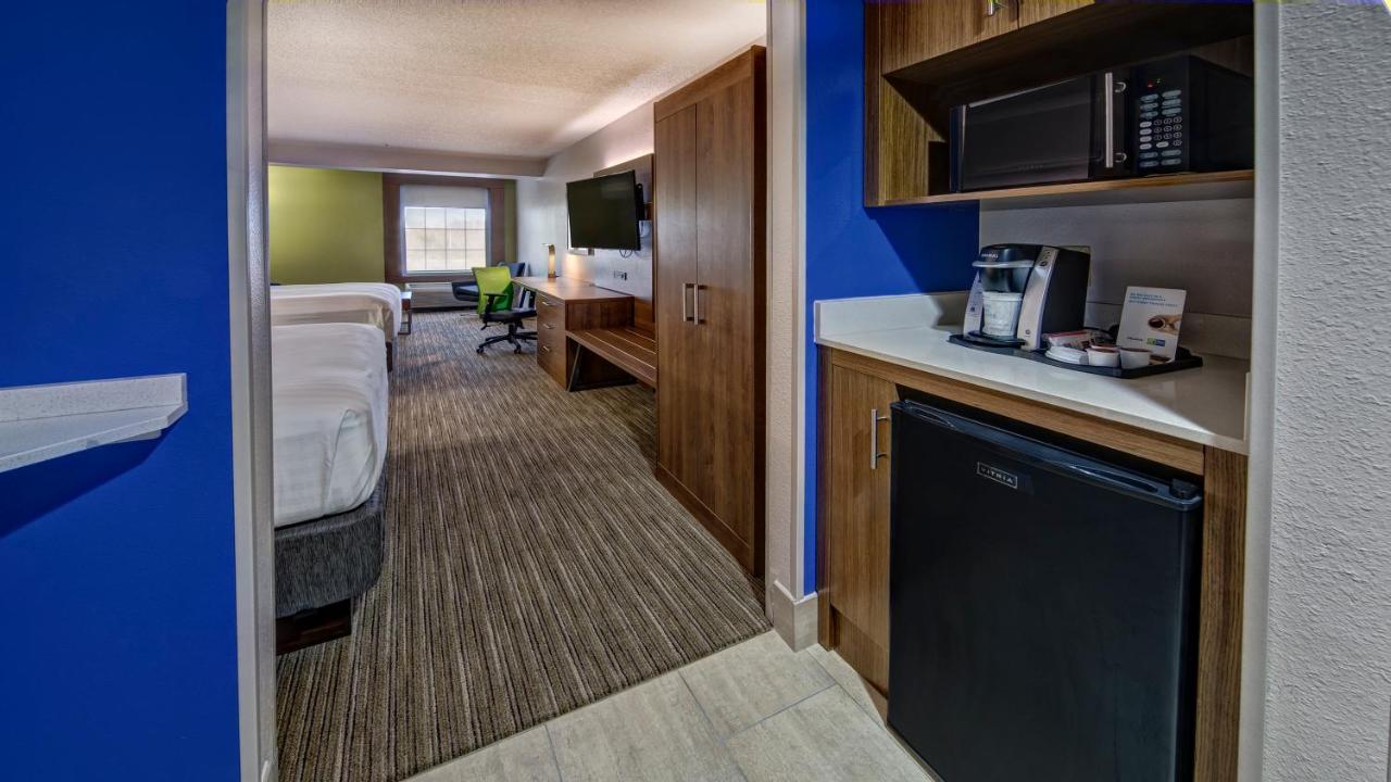 Deluxe Suite - Hearing Accessible - Non-Smoking at Holiday Inn Express & Suites Crossville by IHG