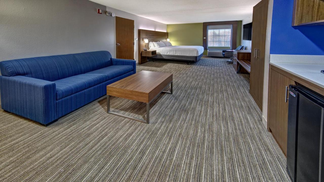 Suite - Disability Access Tub/Non-Smoking at Holiday Inn Express & Suites Crossville by IHG