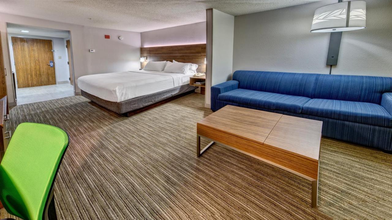 Executive Suite with Shower - Non-Smoking at Holiday Inn Express & Suites Crossville by IHG