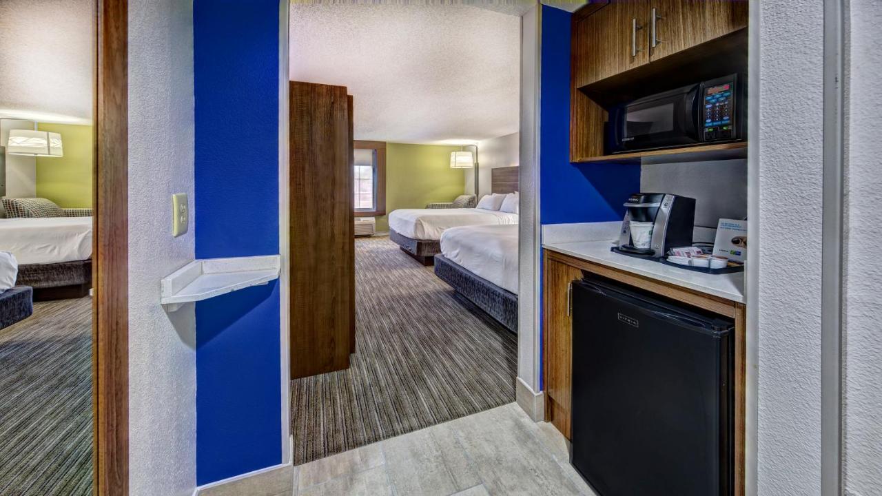 Room with Two Beds - Hearing Accessible - Non-Smoking at Holiday Inn Express & Suites Crossville by IHG