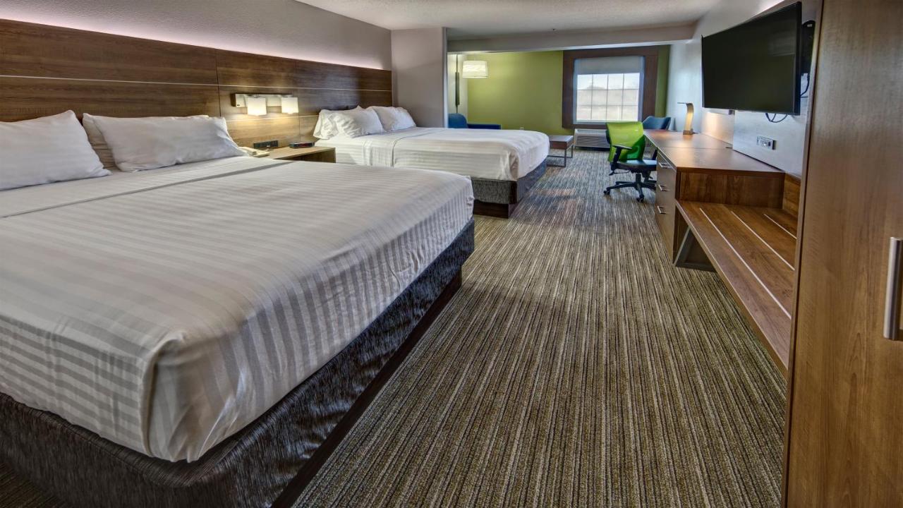 Deluxe Suite - Hearing Accessible - Non-Smoking at Holiday Inn Express & Suites Crossville by IHG