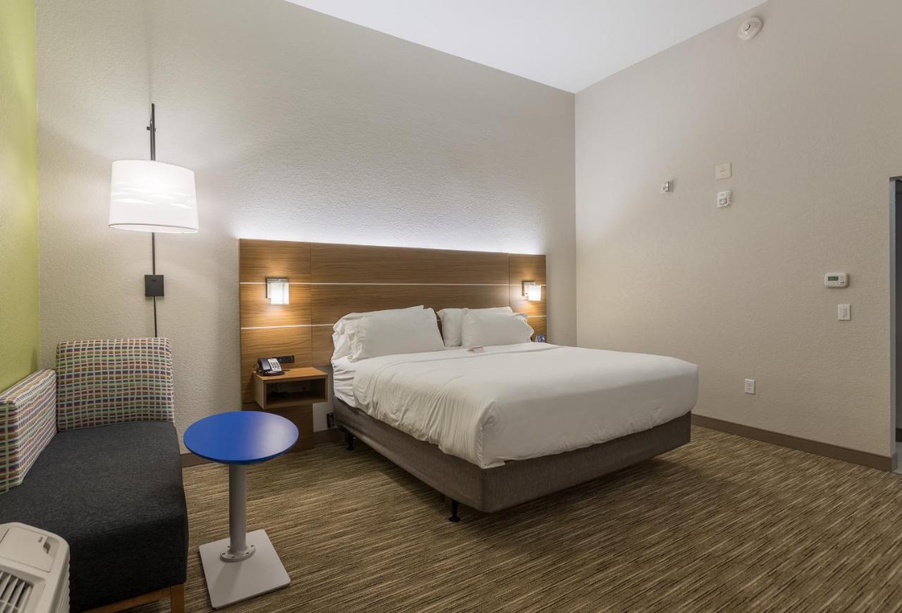 King Room - Hearing Accessible - Non-Smoking at Holiday Inn Express and Suites San Marcos South by IHG
