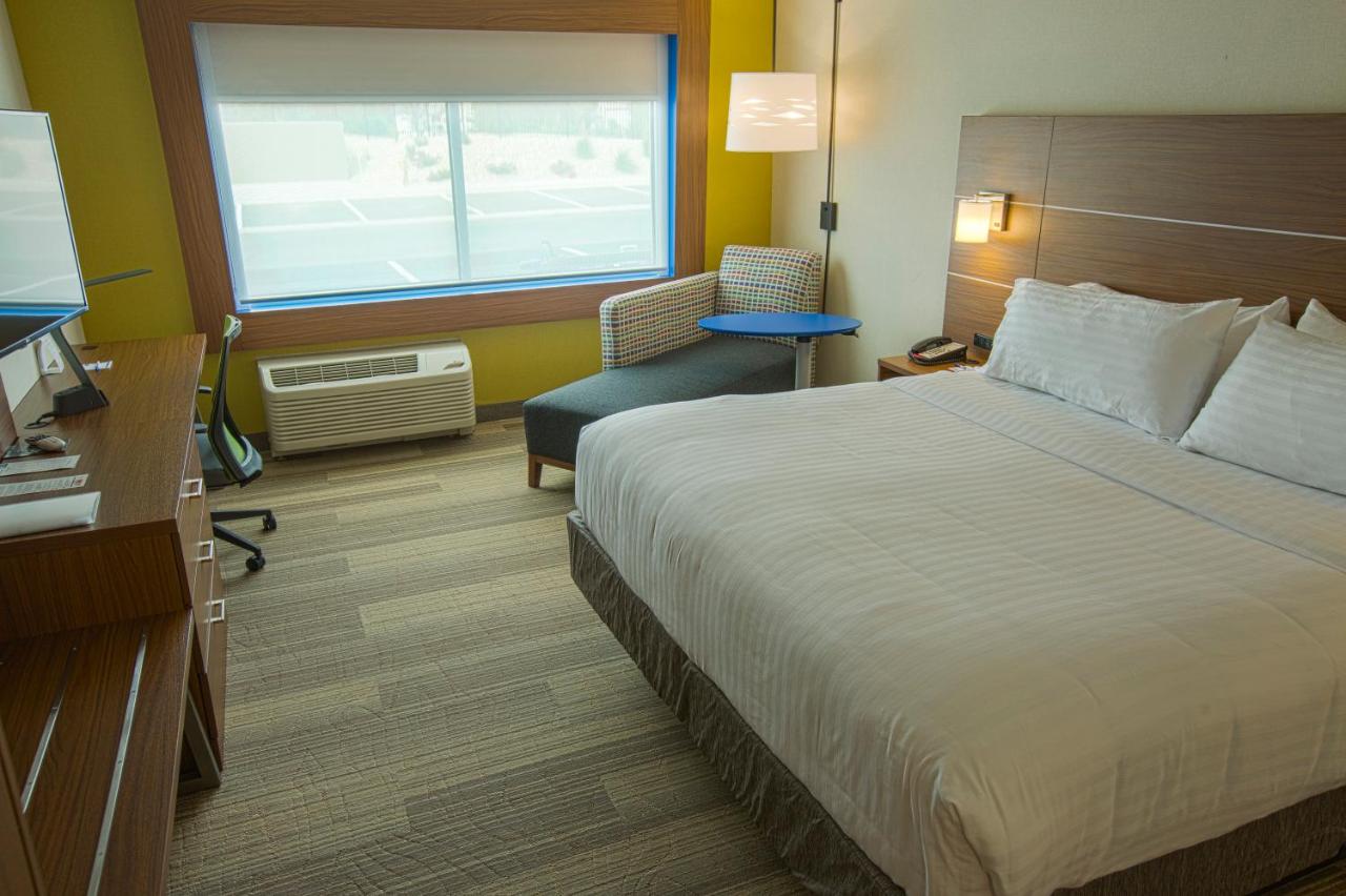 Leisure King Room - Non-Smoking at Holiday Inn Express & Suites Boise Airport by IHG