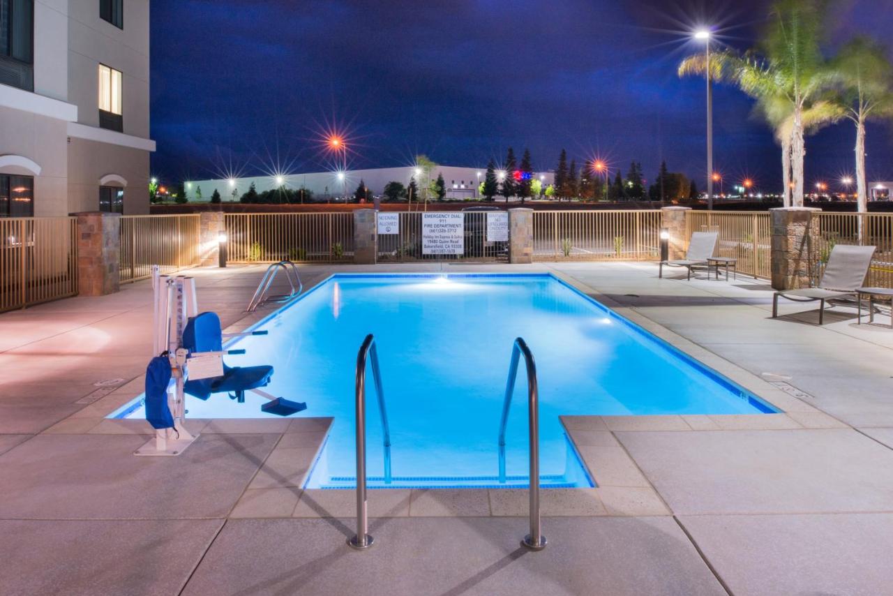  | Holiday Inn Express & Suites Bakersfield Airport