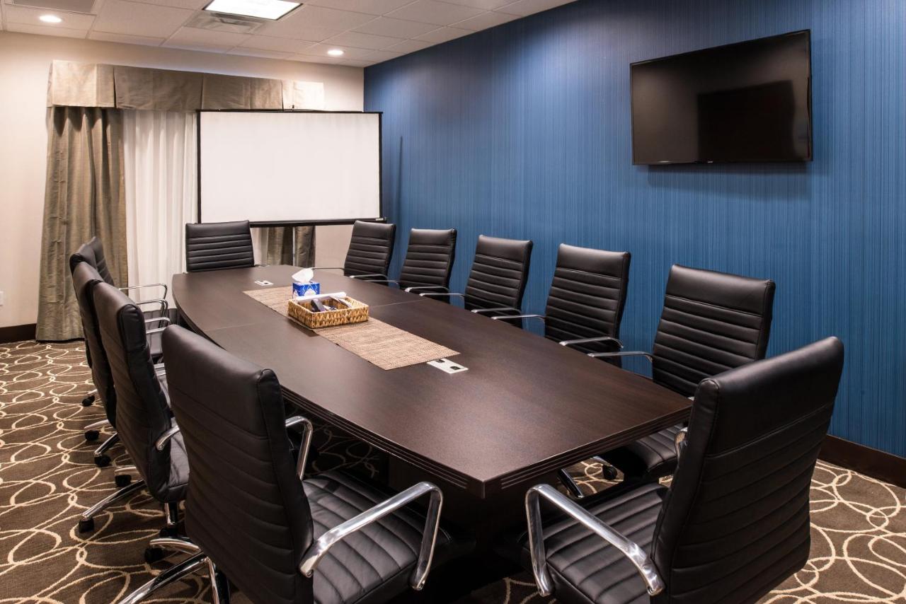  | Holiday Inn Express & Suites Bakersfield Airport, an IHG Hotel