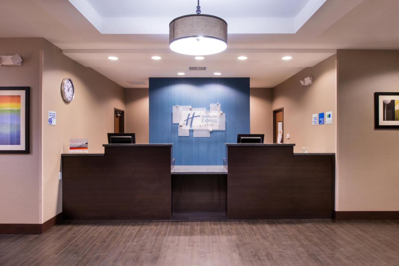  | Holiday Inn Express & Suites Bakersfield Airport