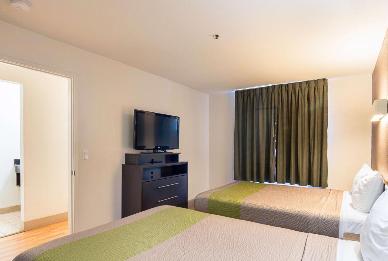 Queen Room with Two Queen Beds - Non-Smoking at Studio 6 Concord, CA