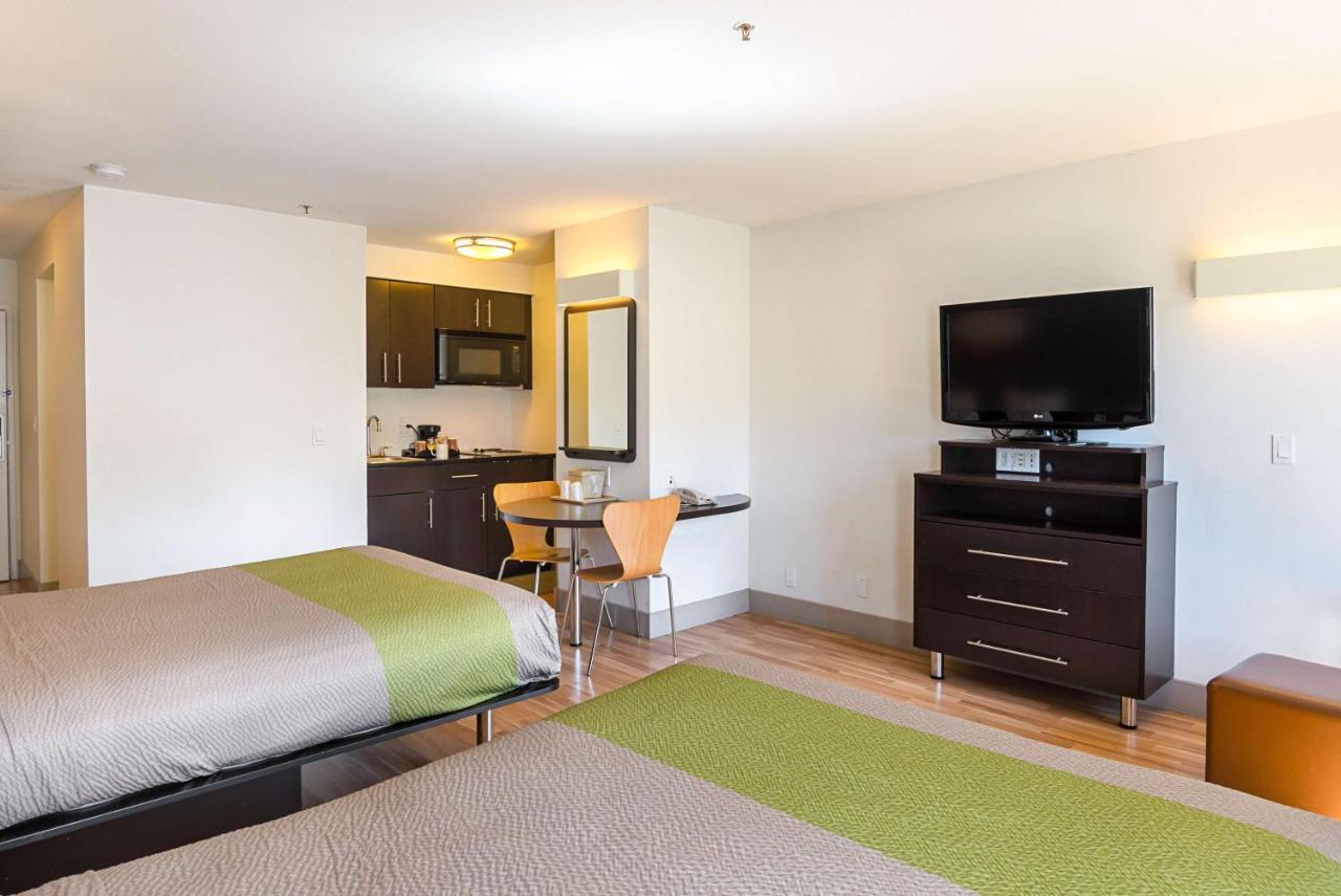 Queen Room with Two Queen Beds - Non-Smoking at Studio 6 Concord, CA