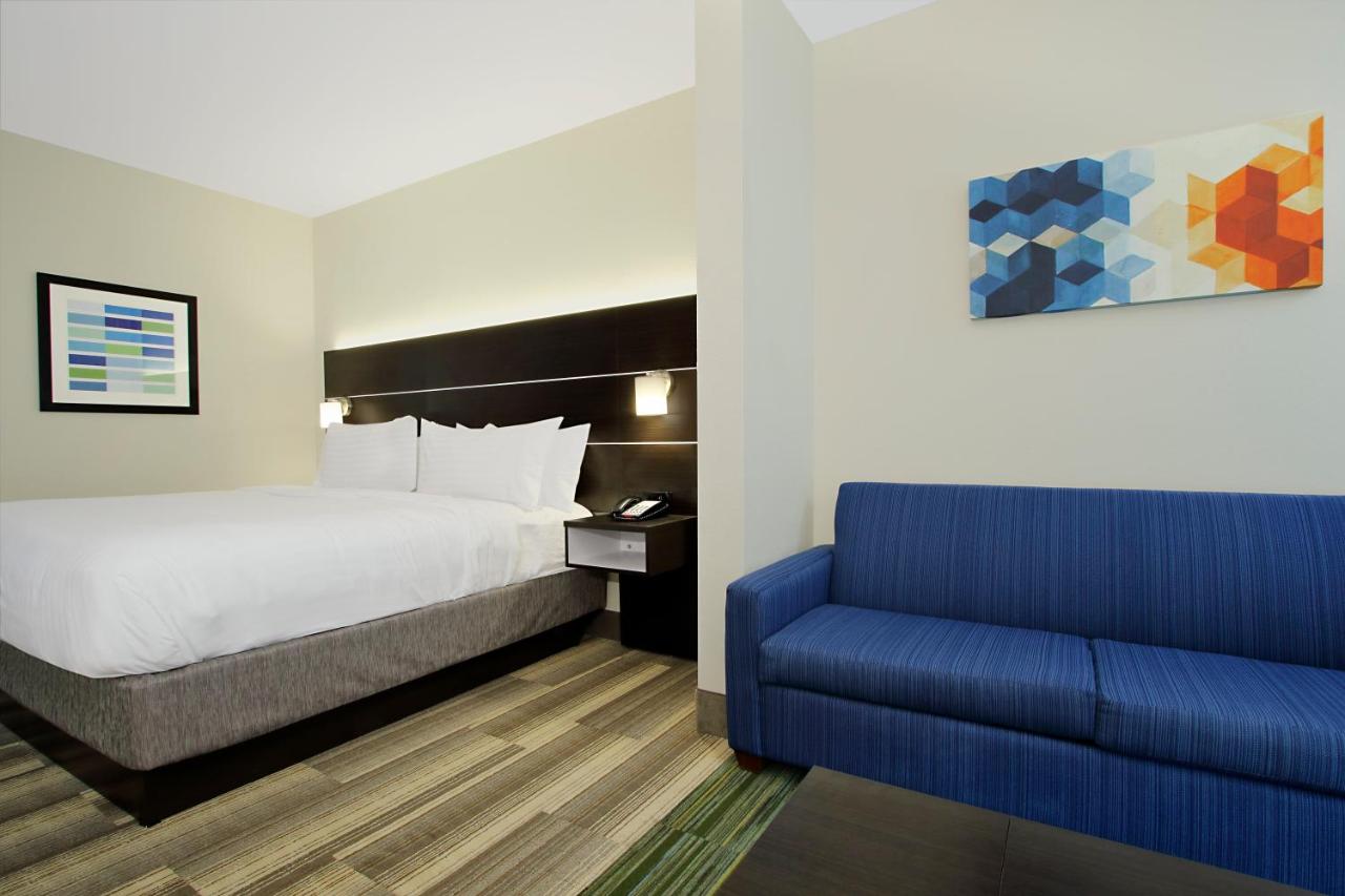 King Suite - Non-Smoking at Holiday Inn Express & Suites Brookshire - Katy Freeway by IHG