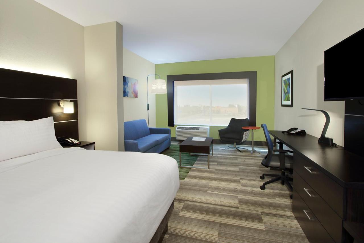 King Suite - Non-Smoking at Holiday Inn Express & Suites Brookshire - Katy Freeway by IHG